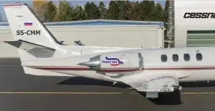 Шок! Словенски пилот заплашва живота на пътниците с опасен самолет!