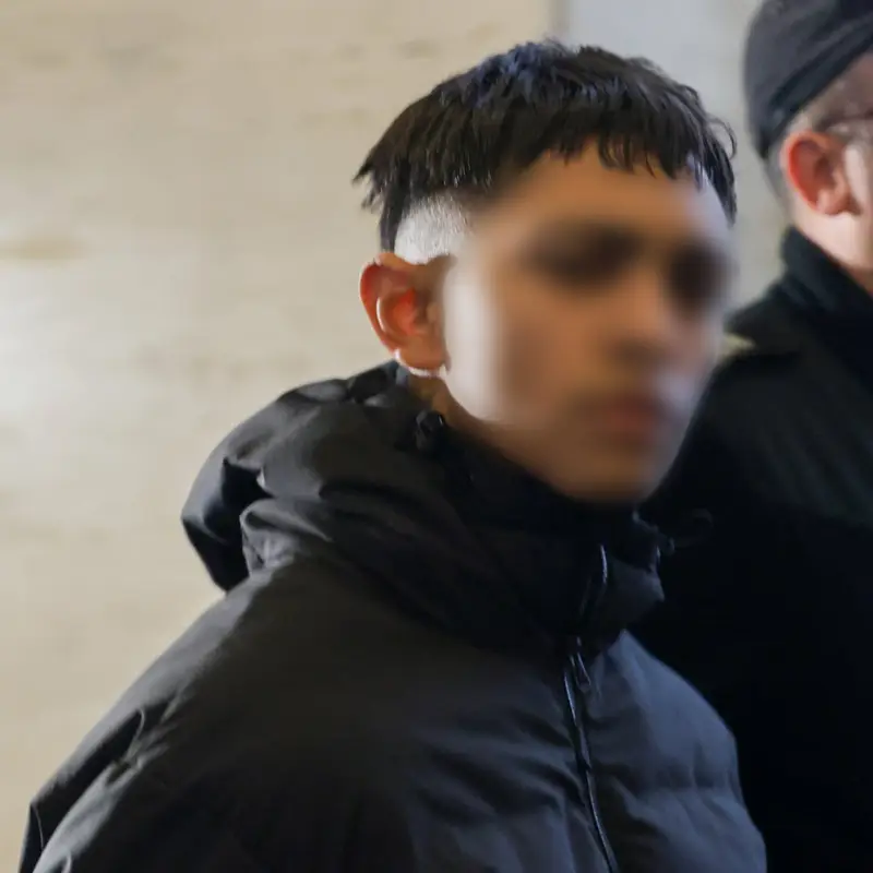 Съдът остави в ареста 15-годишния Георги, обвинен за убийството на свой връстник в мол