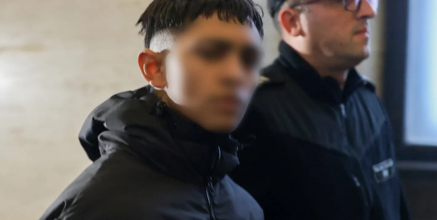 Съдът остави в ареста 15-годишния Георги, обвинен за убийството на свой връстник в мол