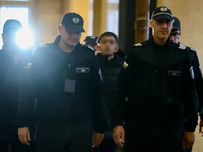 Съдът остави в ареста 15-годишния Георги, обвинен за убийството на свой връстник в мол