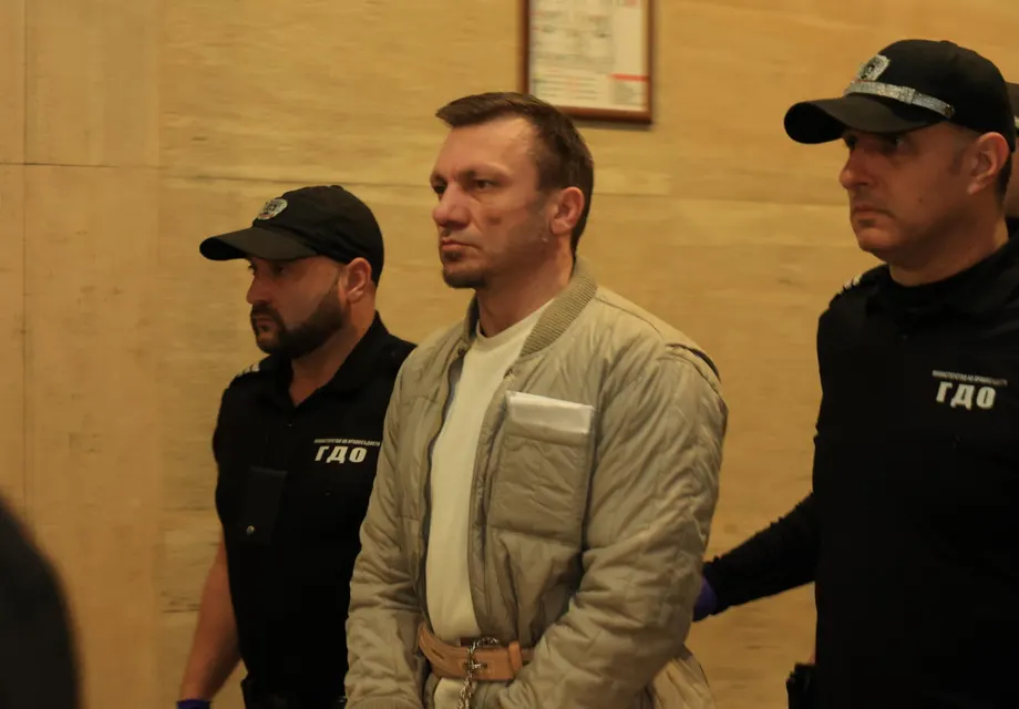 Шокиращ скандал: Задържани звезди в килия за наркотици и заплахи!