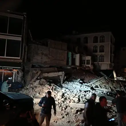 Шокиращо земетресение от 6,1 в Турция! Как хората реагираха?