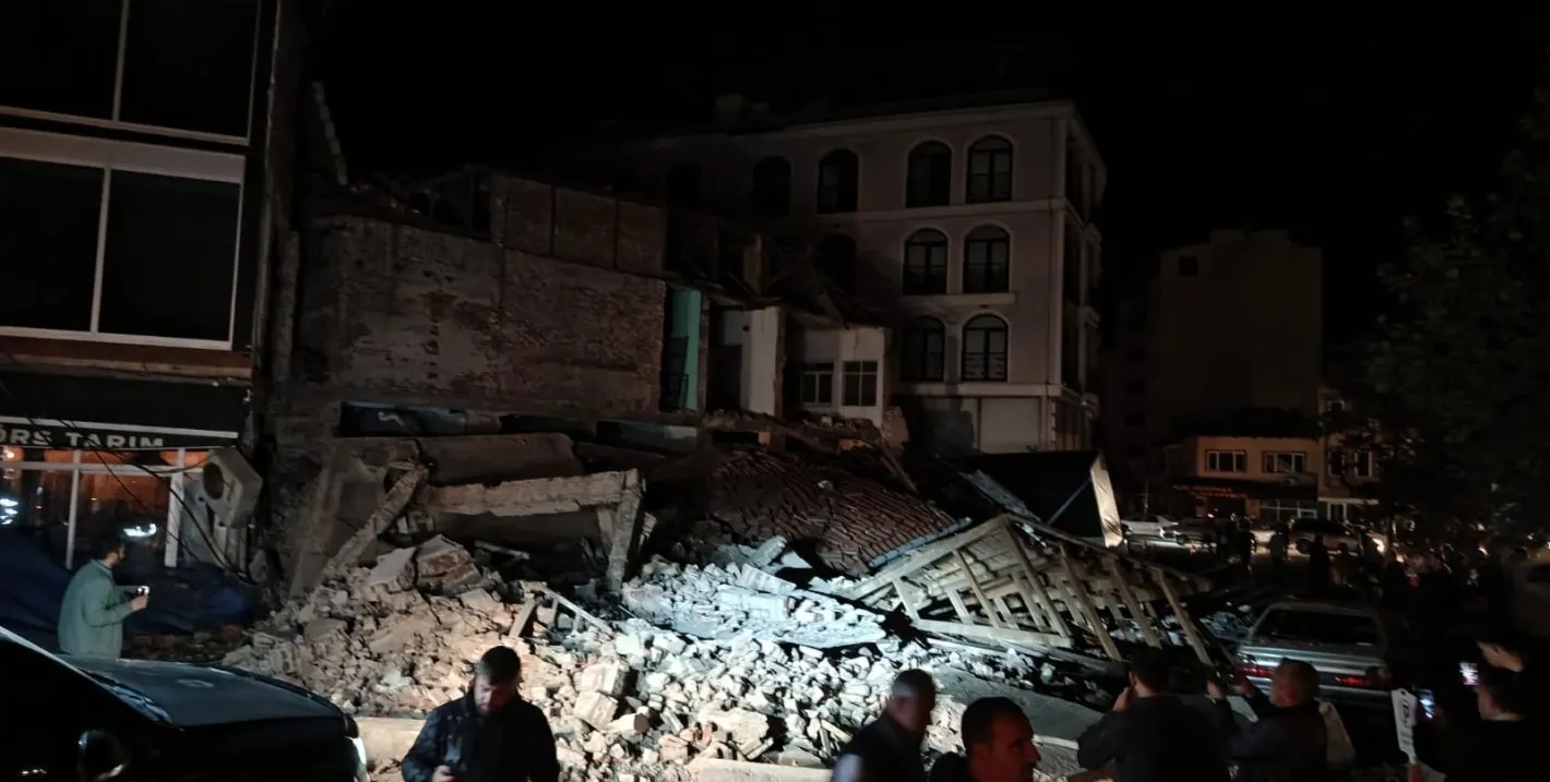 Шокиращо земетресение от 6,1 в Турция! Как хората реагираха?