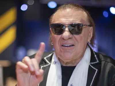 Васил Найденов: Партиен лидер или просто шега?