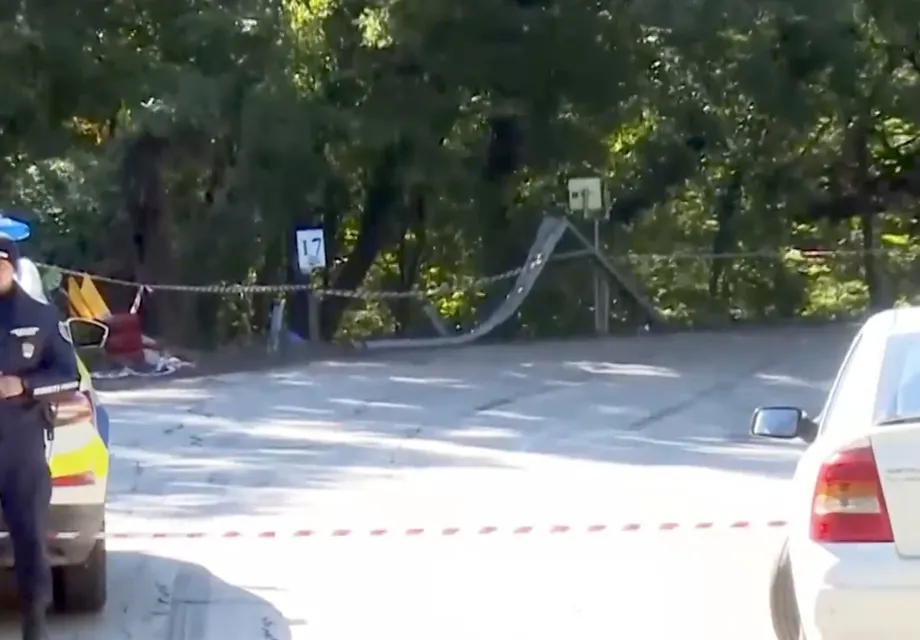 Вижте мига, в който състезателната кола се врязва в хората на рали край Варна (видео)