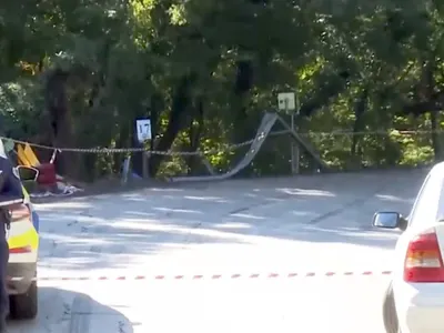 Вижте мига, в който състезателната кола се врязва в хората на рали край Варна (видео)