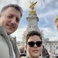 Скандал в Лондон: Братята Карамазов шокират с тайна среща!