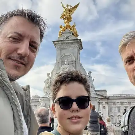 Скандал в Лондон: Братята Карамазов шокират с тайна среща!