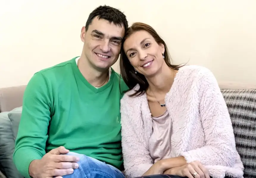 Владо Николов три пъти пада на коляно пред Мая