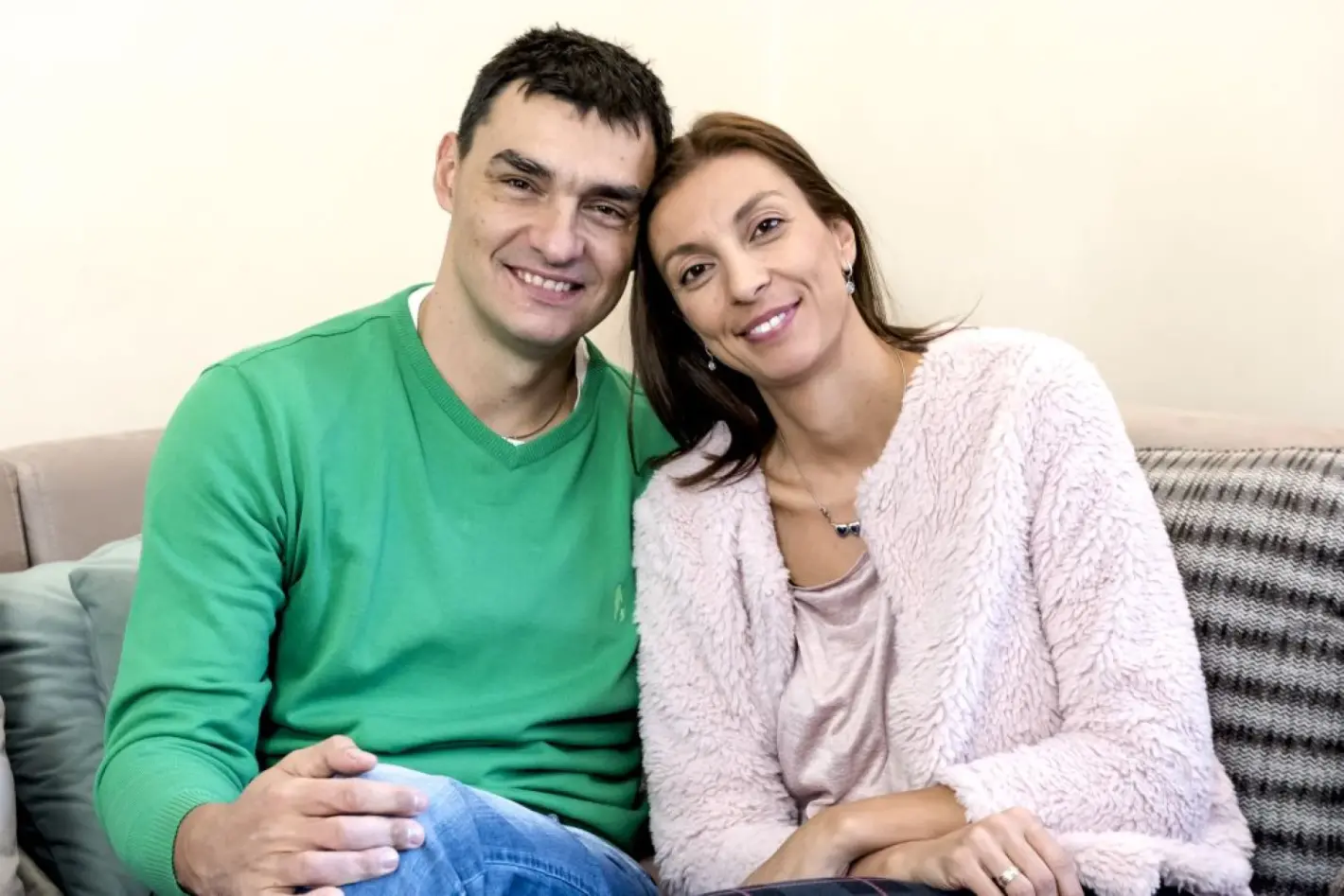 Владо Николов три пъти пада на коляно пред Мая