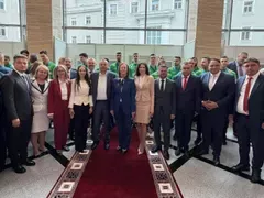 Шок! Политиците се възползват от успеха на волейболистите!