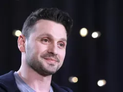 Звездата от „Под прикритие“ и „Братя Мангасарян“ Александър Сано: На жена ми Нели казвам „Обичам те!“ по 63 пъти на ден