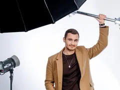 Юлиан Костов се  бори за рейтинг с Ники Кънчев