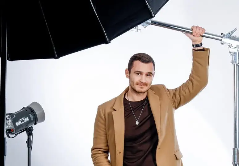 Юлиан Костов се  бори за рейтинг с Ники Кънчев