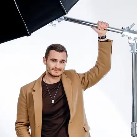 Юлиан Костов се  бори за рейтинг с Ники Кънчев