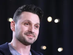 Звездата от „Под прикритие“ и „Братя Мангасарян“ Александър Сано: На жена ми Нели казвам „Обичам те!“ по 63 пъти на ден