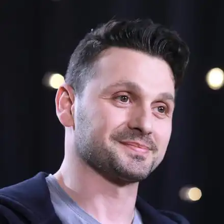 Звездата от „Под прикритие“ и „Братя Мангасарян“ Александър Сано: На жена ми Нели казвам „Обичам те!“ по 63 пъти на ден