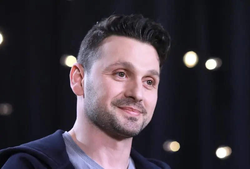 Звездата от „Под прикритие“ и „Братя Мангасарян“ Александър Сано: На жена ми Нели казвам „Обичам те!“ по 63 пъти на ден