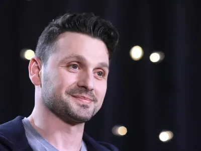 Звездата от „Под прикритие“ и „Братя Мангасарян“ Александър Сано: На жена ми Нели казвам „Обичам те!“ по 63 пъти на ден