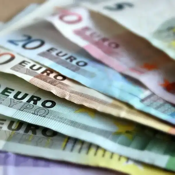 Шок! Държавата вдига командировъчните до 22 евро!