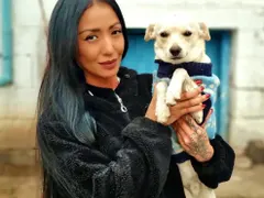 Ани Хоанг спаси кученце