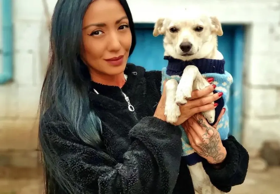 Ани Хоанг спаси кученце