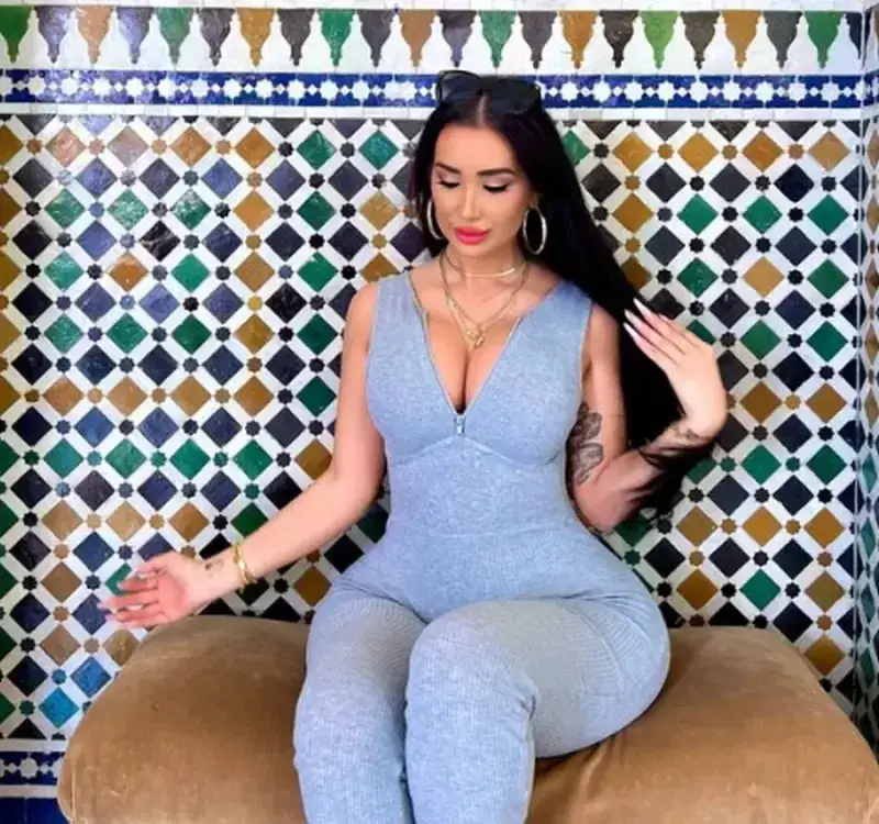 Атижа: Трудно играя кючек,  дупето ми пречи