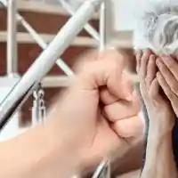 Била го изтощила: Мъж се задоволява сексуално със сляпата си майка до смърт, ето какво му се случи после