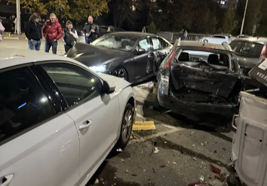 Шок! Бивш шеф на 'Автомагистрали' помете 6 коли в София!