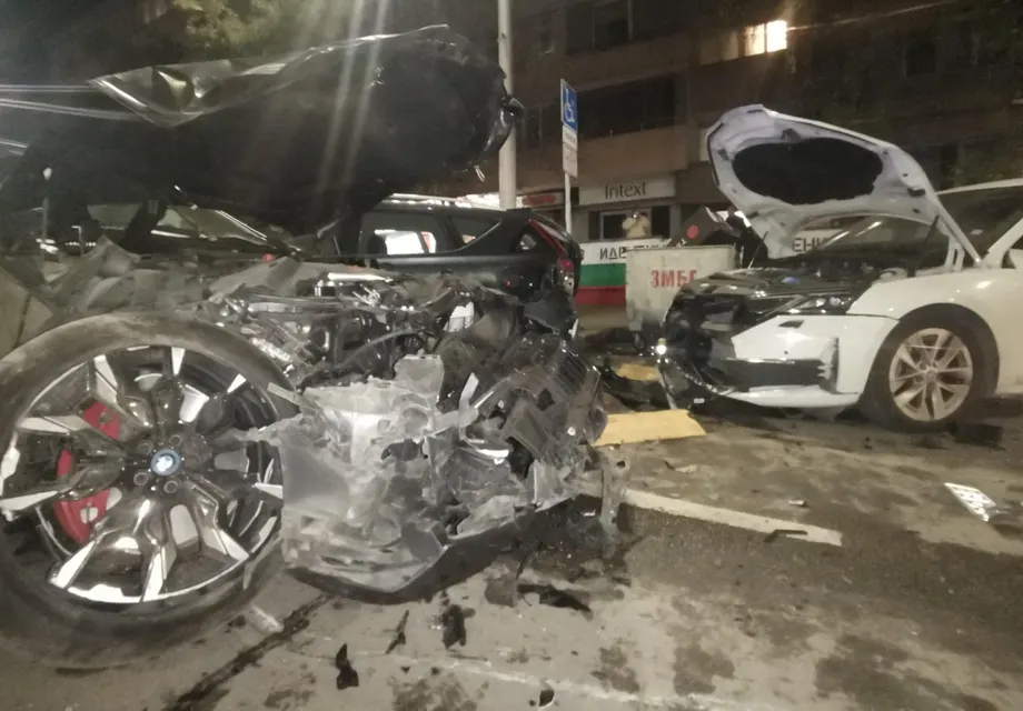 Шок! Бивш шеф на 'Автомагистрали' помля 6 коли с 1,52 промила!