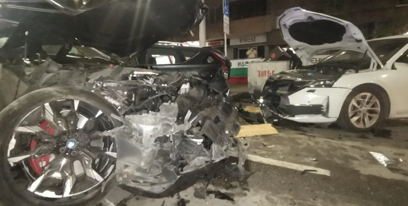 Шок! Бивш шеф на 'Автомагистрали' помля 6 коли с 1,52 промила!