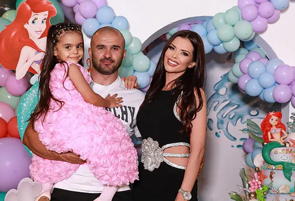 ЧЕСТИТО!! Преслава ражда второ дете на Павел Лазаров! (виж бременното й коремче - СНИМКИ)