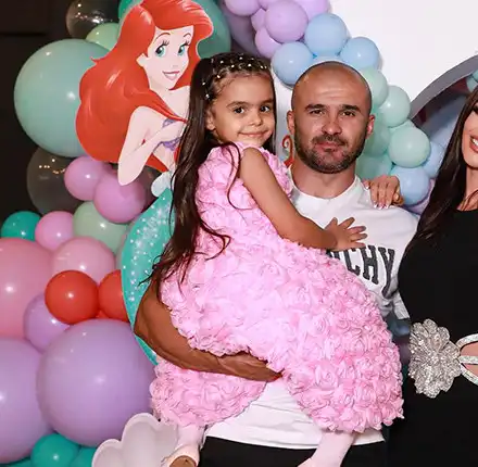 ЧЕСТИТО!! Преслава ражда второ дете на Павел Лазаров! (виж бременното й коремче - СНИМКИ)