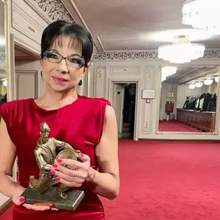 Цветанка Ризова стана БАБА на близначки! Щастлива с новия си мъж