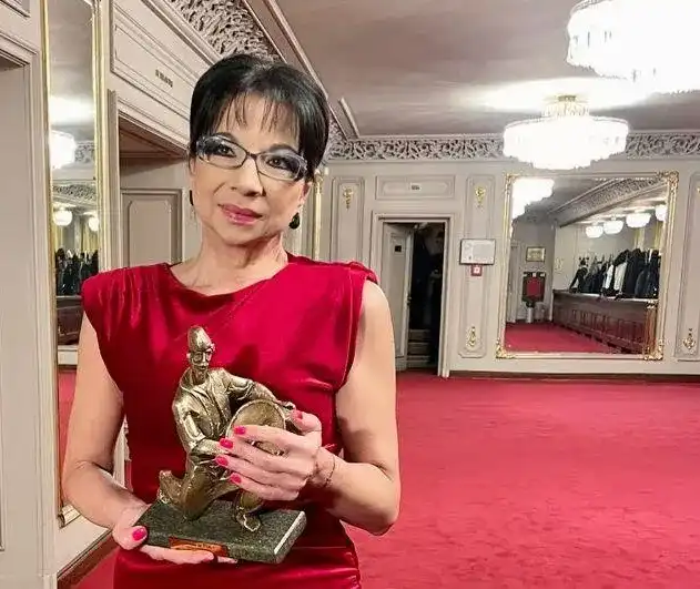 Цветанка Ризова стана БАБА на близначки! Щастлива с новия си мъж