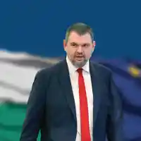 Скандал в София: Кметът Васил Терзиев да отвори паркинга на Невски!