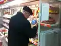 Детски банди обират старци по магазините