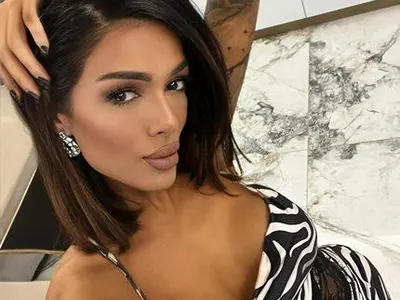 Диона с ново хоби: Гледа на карти и шокира с предсказания!