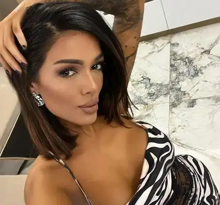 Диона с ново хоби: Гледа на карти и шокира с предсказания!