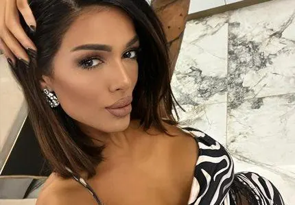 Диона с ново хоби: Гледа на карти и шокира с предсказания!