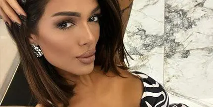 Диона с ново хоби: Гледа на карти и шокира с предсказания!