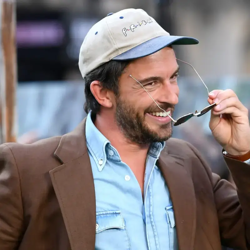 Джонатан Бейли - Най-сексапилният мъж на света за 2025 г.!