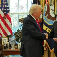 Доскоро санкциониран терорист, Ахмед аш Шараа влезе в Белия дом, макар и не през главния вход