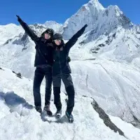 Дъщерята на Васил Терзиев покори базовия лагер на Еверест (Снимки)