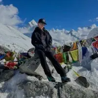 Дъщерята на Васил Терзиев покори базовия лагер на Еверест (Снимки)