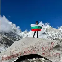 Дъщерята на Васил Терзиев покори базовия лагер на Еверест (Снимки)