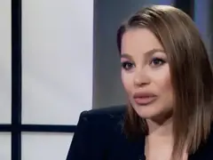 Деси разочарова на концерта на Галена с шокираща рокля!