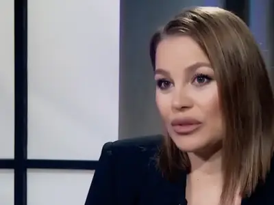 Деси разочарова на концерта на Галена с шокираща рокля!