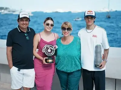 Ето я секси каката на Никола Цолов (СНИМКИ)