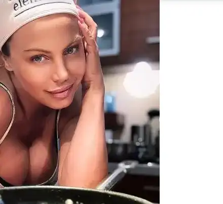 Филипинки чистят и готвят в дома на Камелия